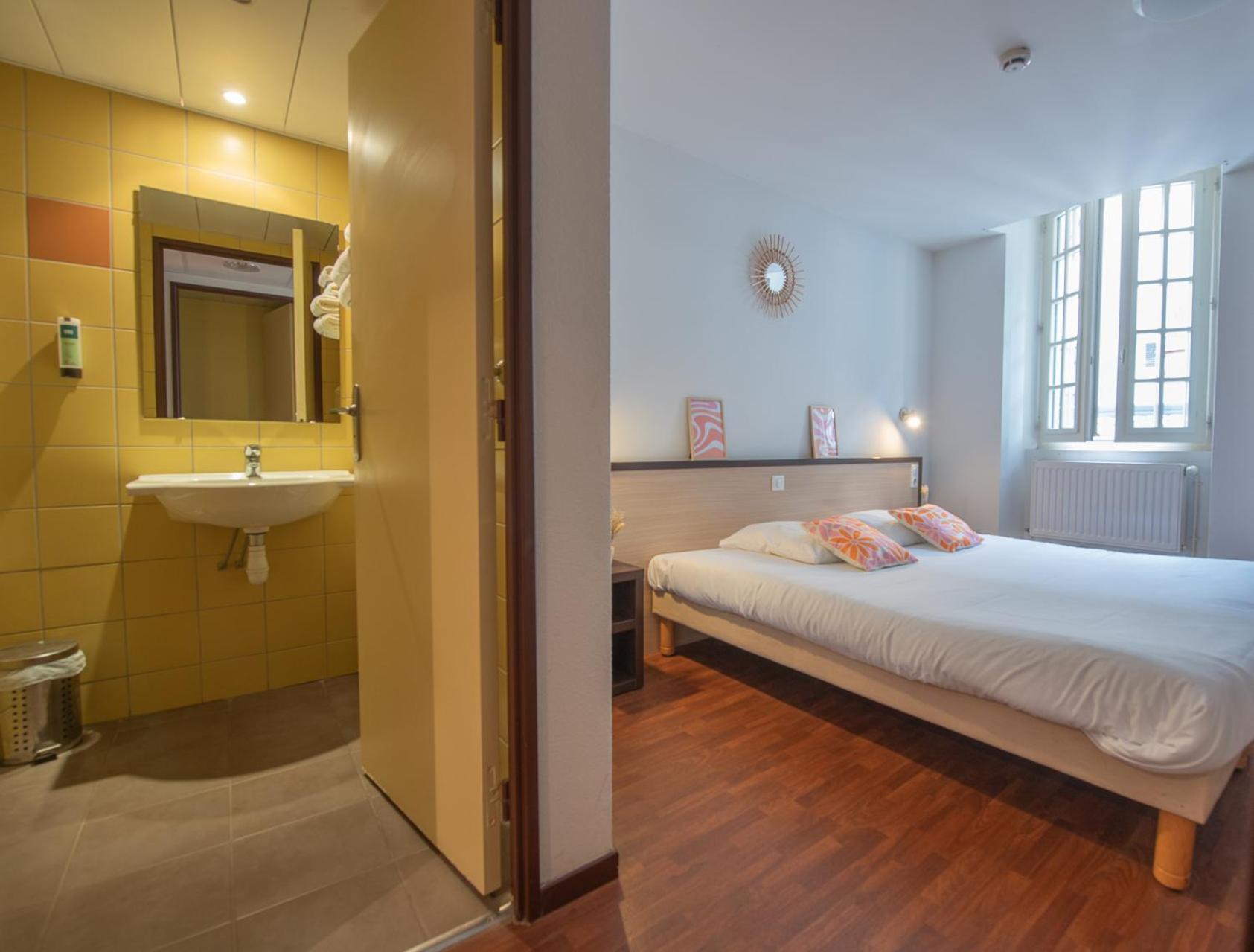 Logis Hotel Le Commerce Navarrenx Экстерьер фото